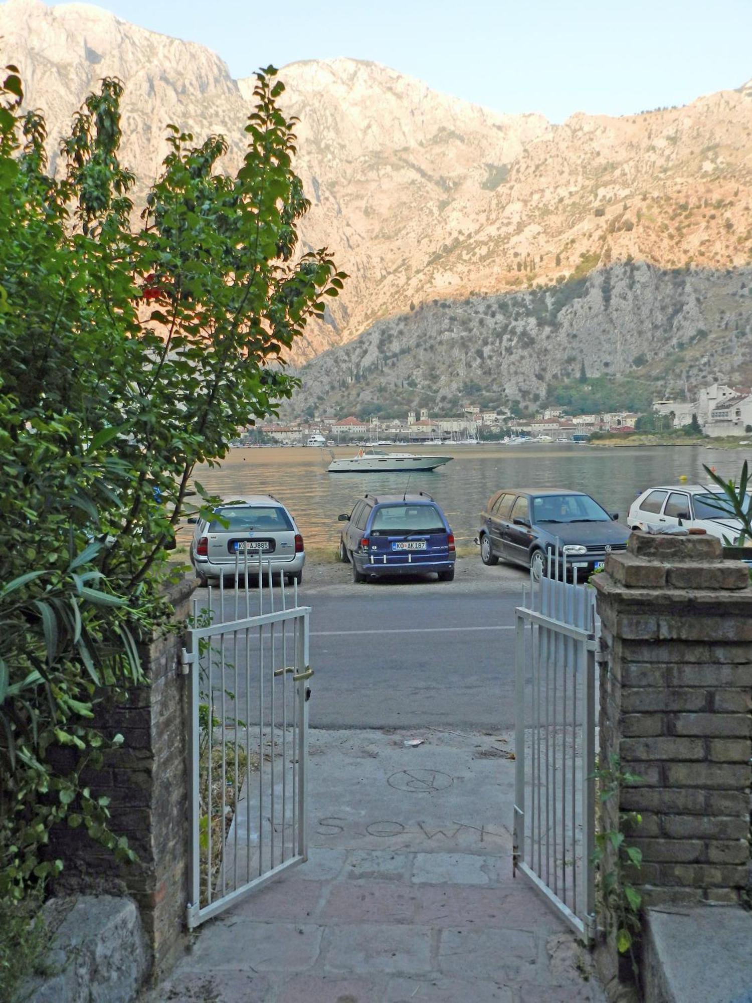 Apartment Mimosa Kotor Buitenkant foto